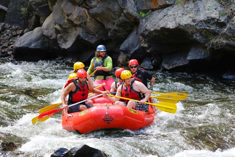 Practicando rafting en Denver