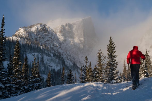 Passeggiata con le racchette da neve sulle Rocky Mountains