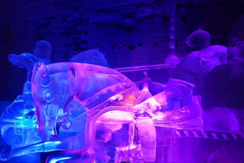 Sculpture à l'intérieur du Musée de Glace