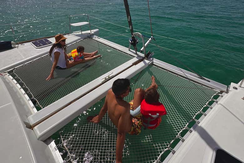 Relax en las redes del catamarán
