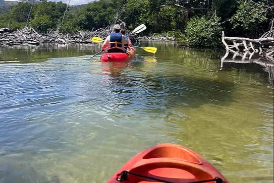 Remando nas águas cristalinas de Fajardo