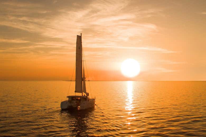 Los mejores atardeceres se aprecian en nuestro sunset charter de