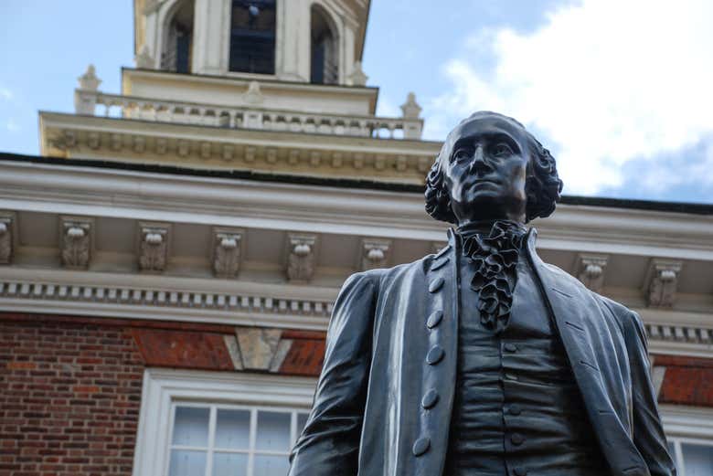 Check out the statue of George Washington!