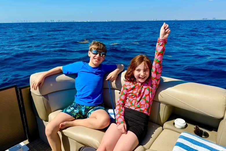 Sonrisas a bordo del paseo en barco
