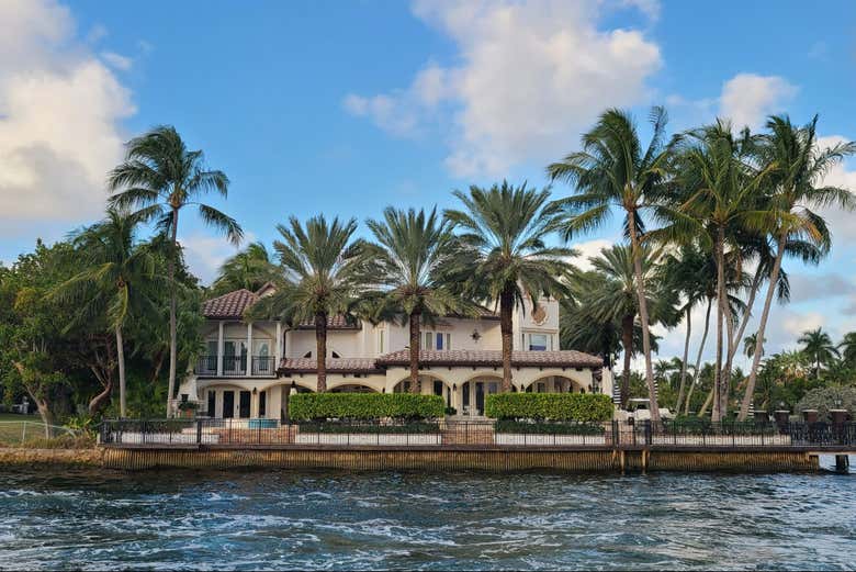 See multi-million dollar wateerside mansions