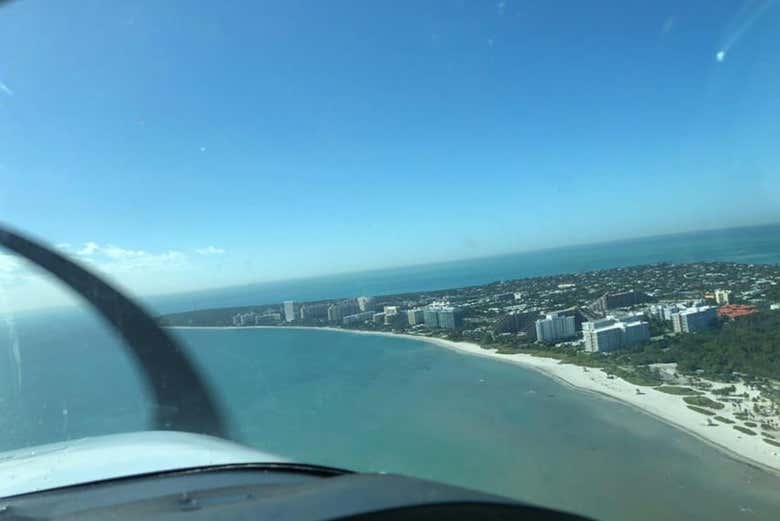 Sobrevoando a costa de Miami