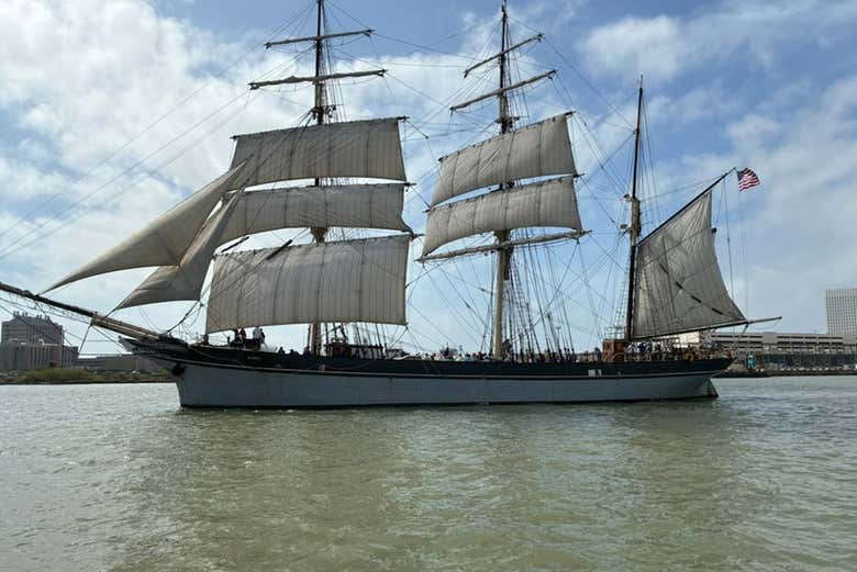 Un barco en la costa de Galveston