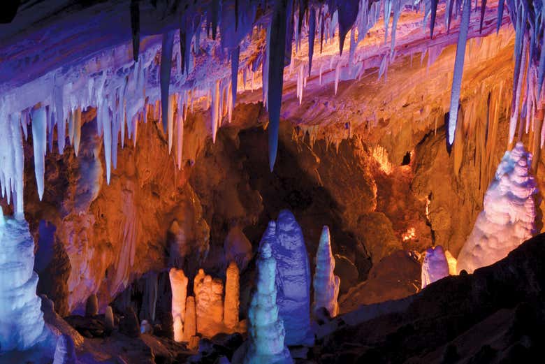 Estalactites e estalagmites do Glenwood Caverns Adventure Park