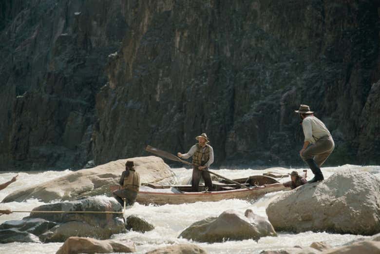 Descobridores navegando no rio Colorado