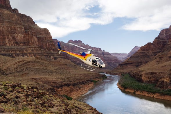 Entrada al Gran Cañón West + Paseo en helicóptero y barco