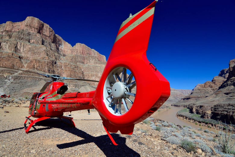 Elicottero sul Grand Canyon