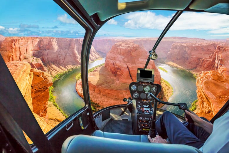Vistas do Grand Canyon do helicóptero