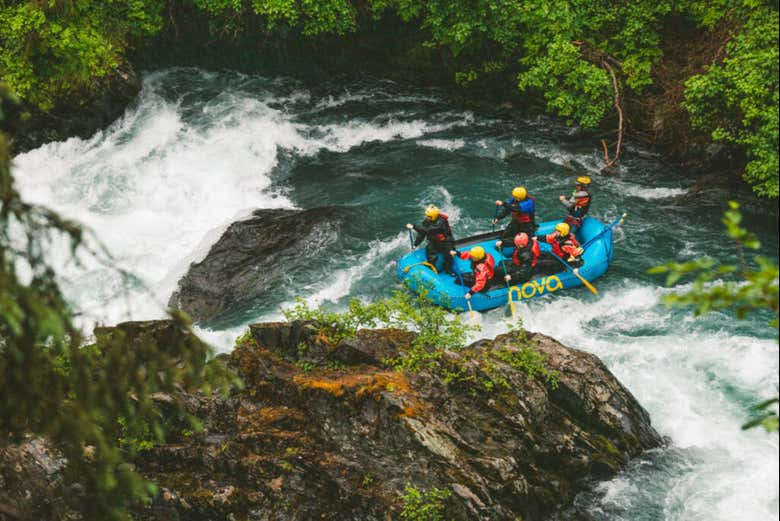 Practicando rafting en el Sixmile Creek
