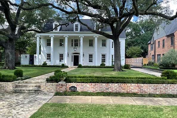 Una casa de estilo colonial en Houston