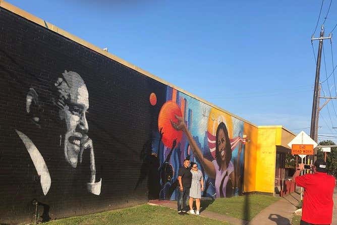 Un murales di Reginald Adams