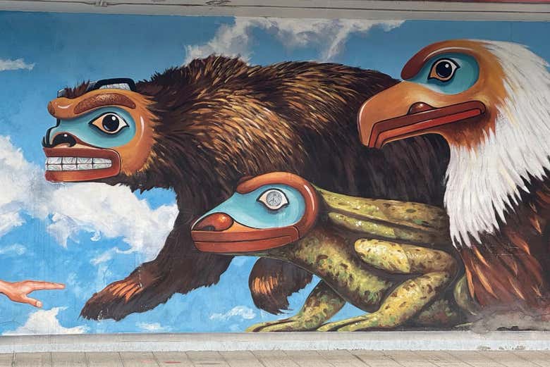 Colorido mural de estilo nativo de Alaska