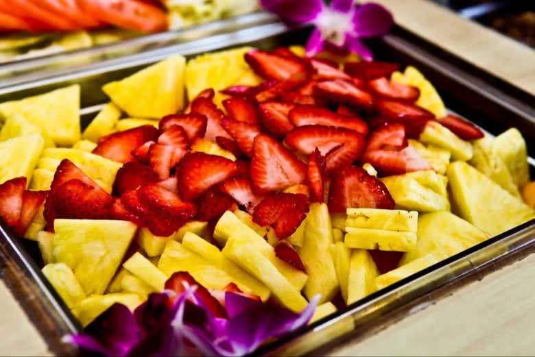Um delicioso buffet havaiano