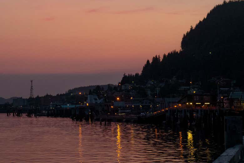 Cae la noche sobre Ketchikan