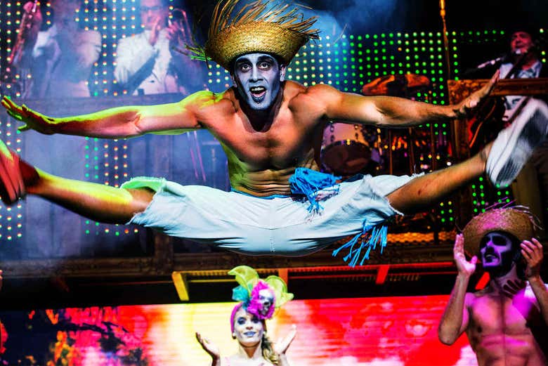 Zombie Burlesque, acrobacia