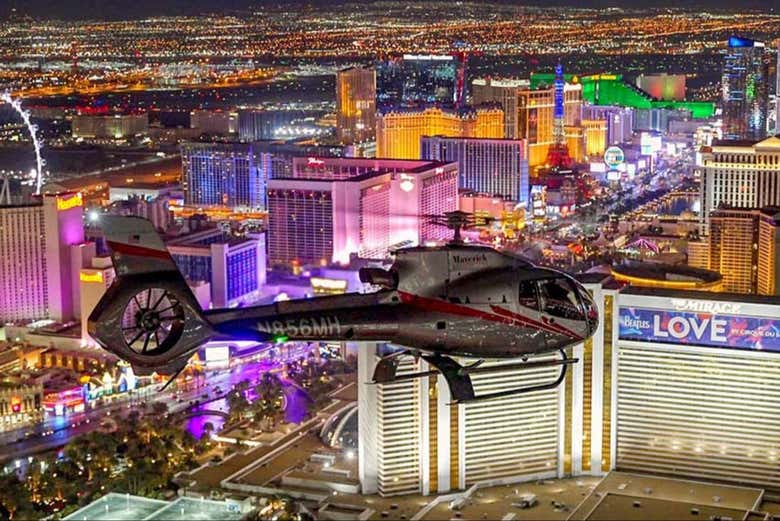Vol au-dessus de Las Vegas à la tombée de la nuit