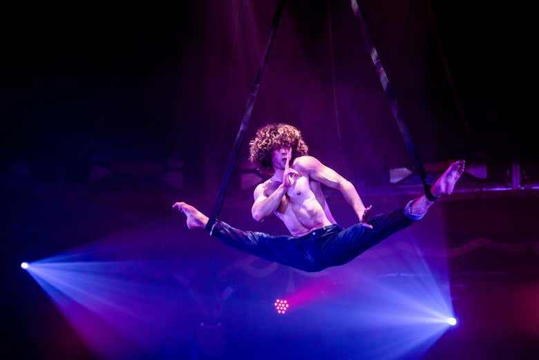 Uno de los acróbatas