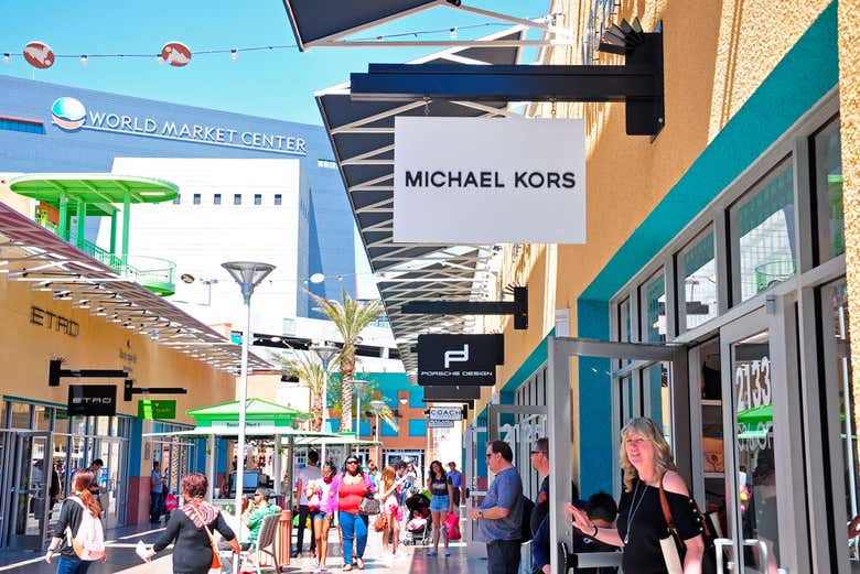 Las Vegas North Premium Outlets to Charge for Parking