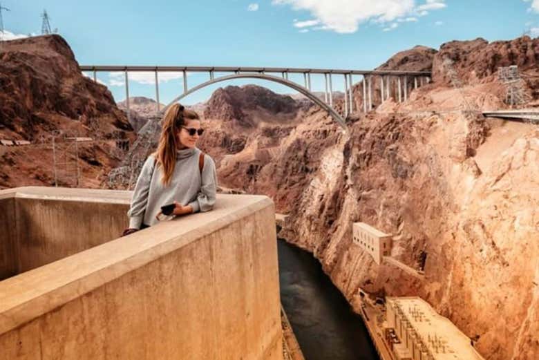 Contemplando los paisajes de la presa Hoover