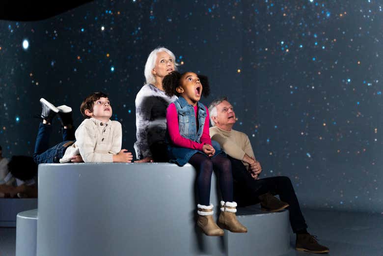 Experiencia Space en Illuminarium