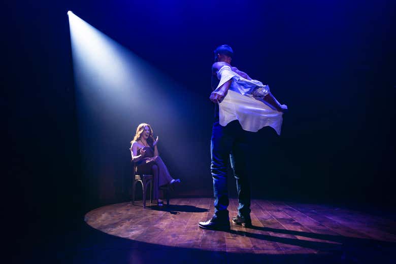 Enjor different acts