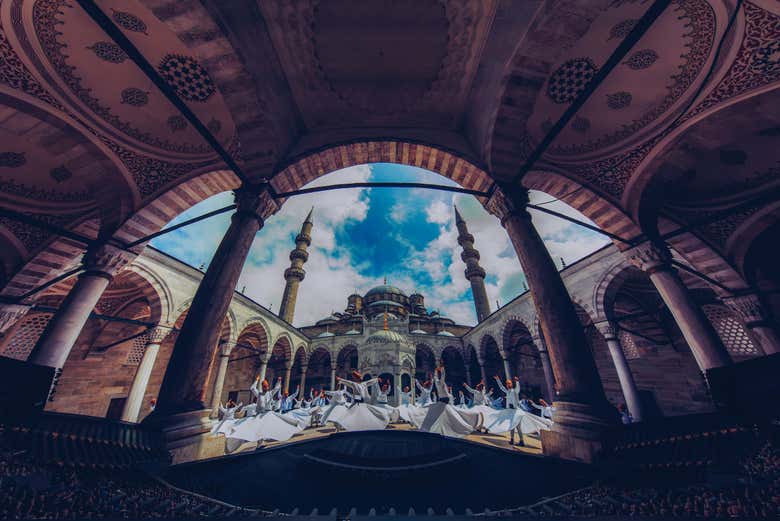El interior de la Mezquita de Suleiman en Sphere