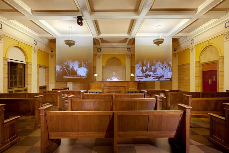 Le tribunal original à l'intérieur du bâtiment