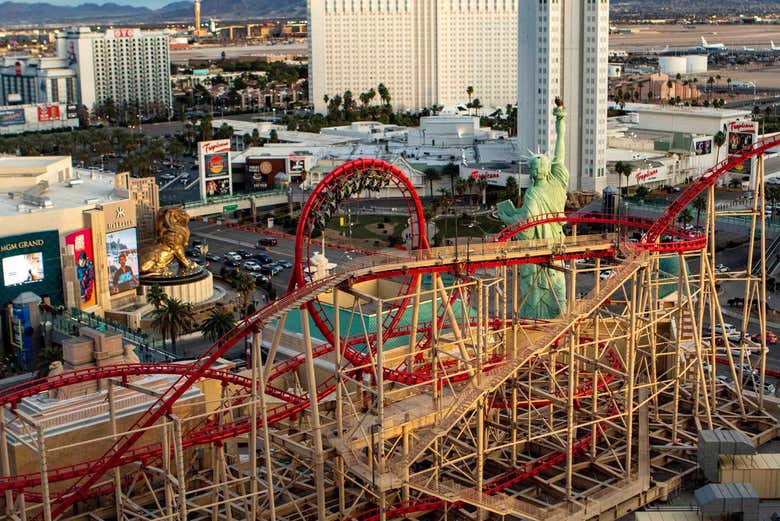 Sentid la adrenalina en las vías de la Big Apple Coaster