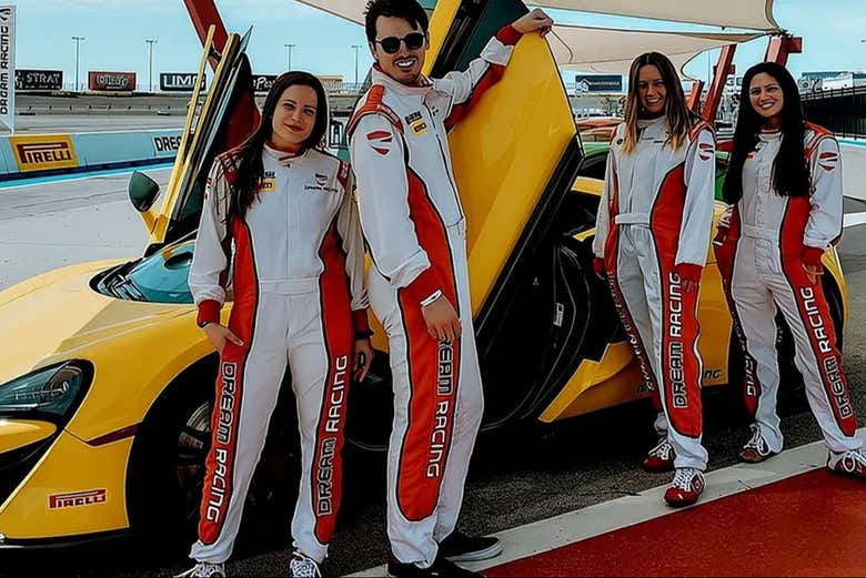 Vivid la velocidad en grupo con auténticos coches de lujo