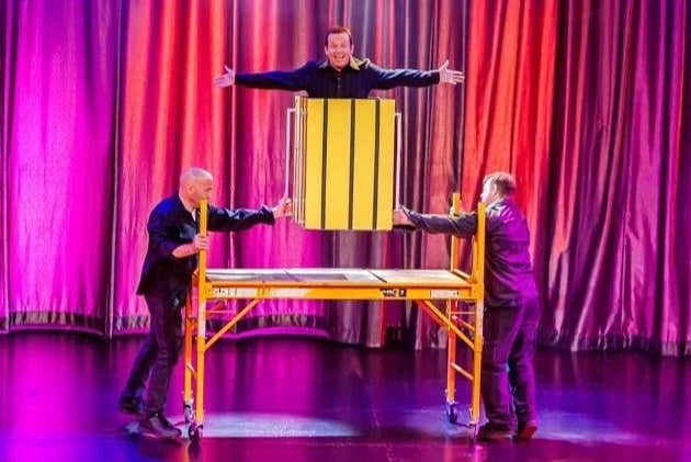 Nathan Burton magic show