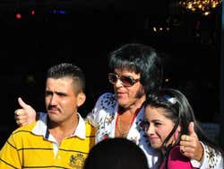 Elvis posando en Las Vegas