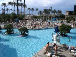Hotel Luxor, piscinas