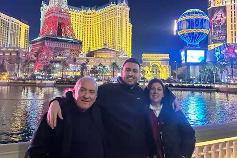 Em frente à Torre Eiffel, no hotel Paris Las Vegas