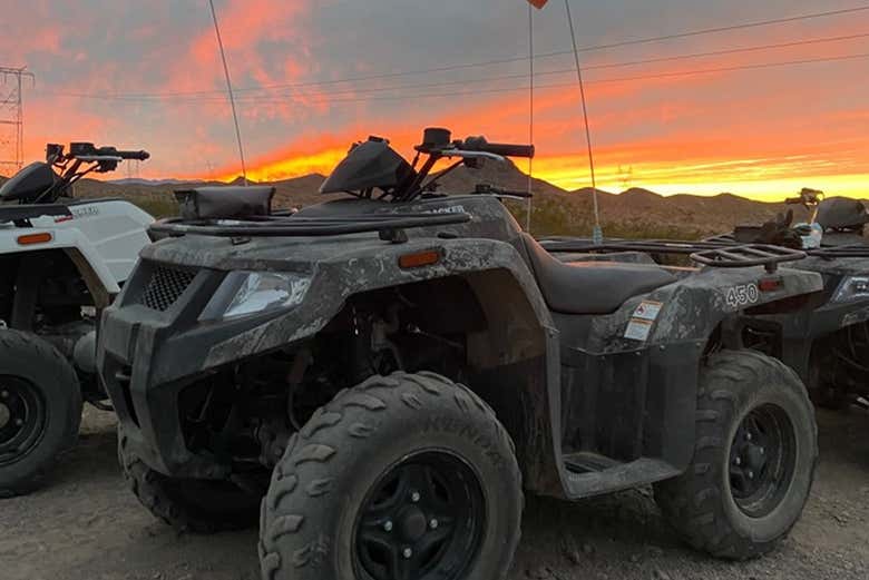 Tour de quadriciclo ao entardecer