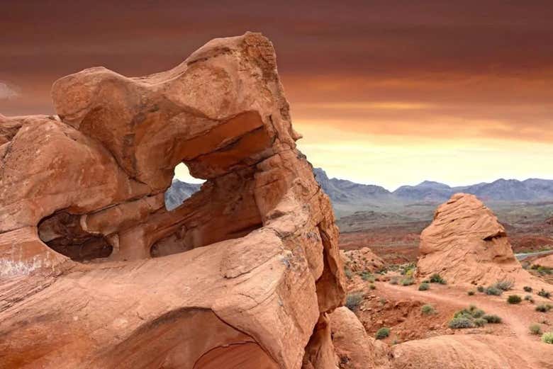 Hike around the Valley of Fire State Park