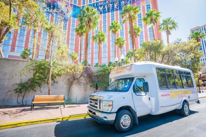 El minibús en el que viajaremos durante el tour
