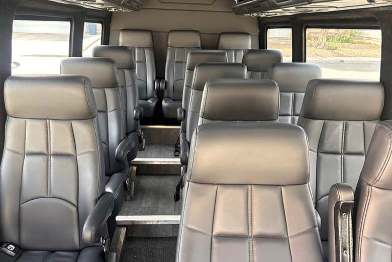 Los cómodos asientos del vehículo premium
