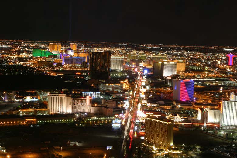 Vistas noturnas de Las Vegas do The Strat
