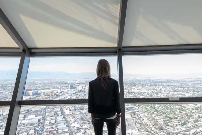 Desfrutando das vistas do The Strat Observation Deck
