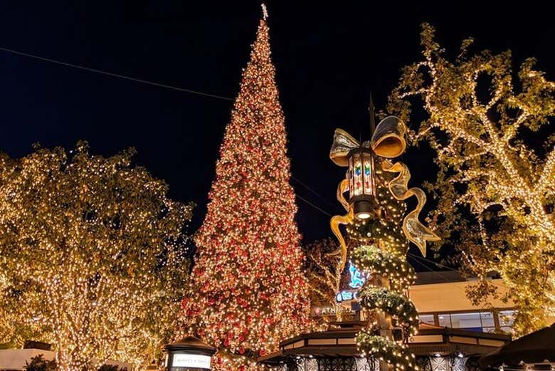 See the tallest Christmas tree in Los Angeles