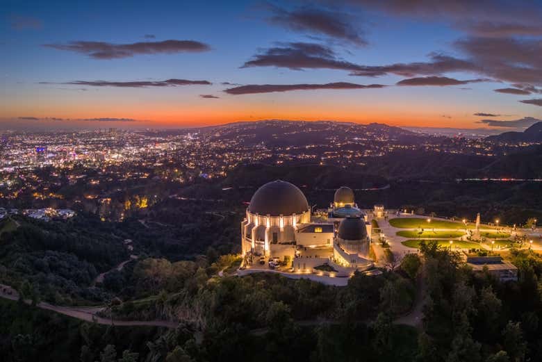 Atardecer sobre el Observatorio Griffith