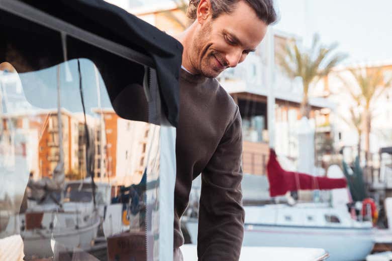 El capitán del barco eléctrico