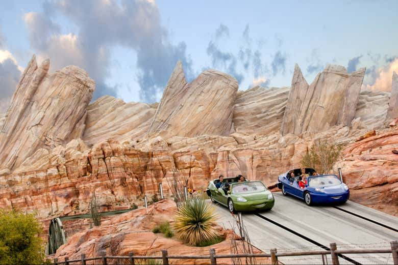 Atracción inspirada en la película Cars