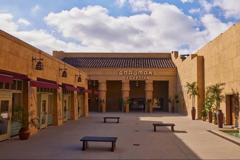 Frente al Grauman's Egyptian Theatre