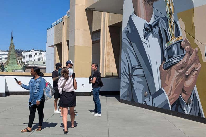 Nos detendremos frente al Ovation Hollywoo