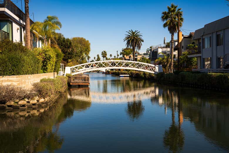 Puente en los canales de Venice Beach